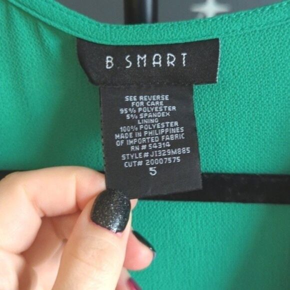 B. Smart Green Mini V-Neck Flowy Tie Shoulder Wrap Mini Dress Size 5 - Picture 3 of 8